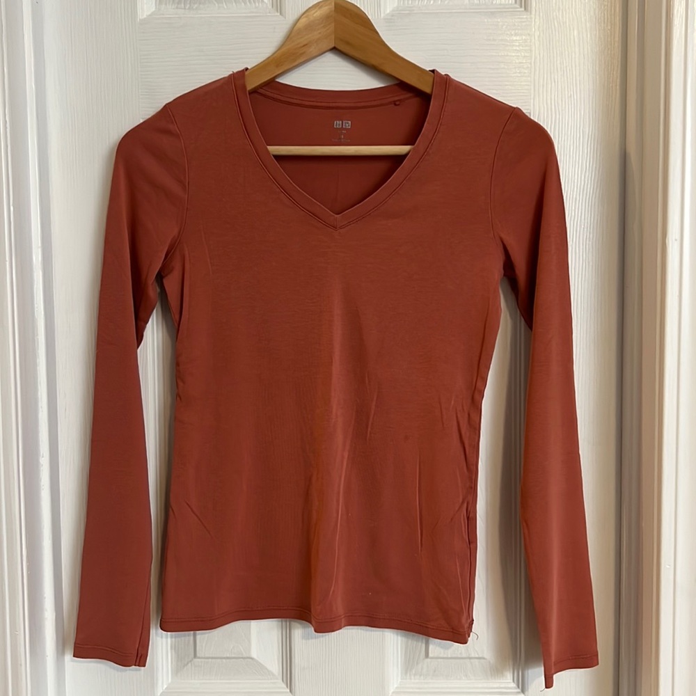 Uniqlo. XS. Pink long sleeve T-shirt.